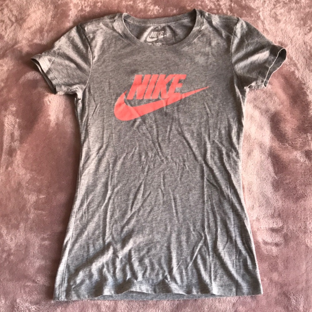 ⭐️⭐️⭐️NIKE Grey Slim Fit Women’s XS Tee